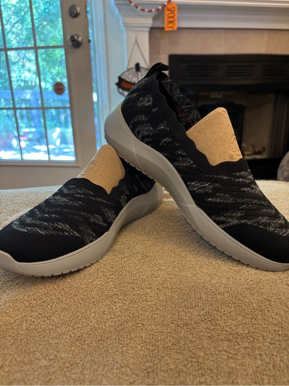 Skechers slip-on Knit Sneakers in Black and Gray